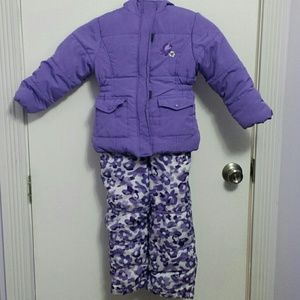 Little girls snow bibs size 4T. 2 piece set.